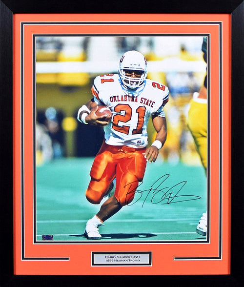 Barry Sanders Autographed Oklahoma State Cowboys 16x20 Framed Photograph (Running)