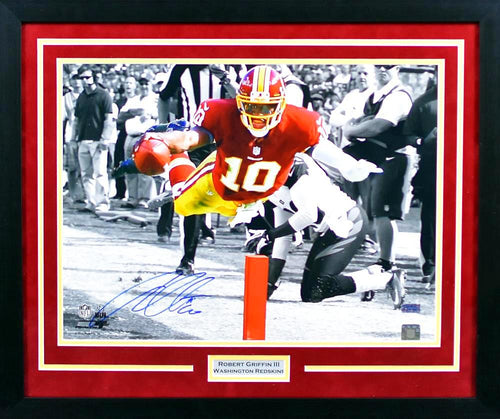 Robert Griffin III Autographed Washington Redskins 16x20 Framed Photograph