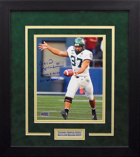 Kendall Wright Autographed Baylor Bears 16x20 Framed Photograph - Catching